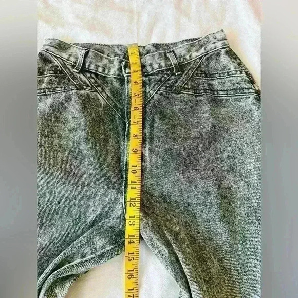 Vintage Chic Acid Wash High Waisted Mom Jeans Size 28, inseam 28 - Picture 4 of 12